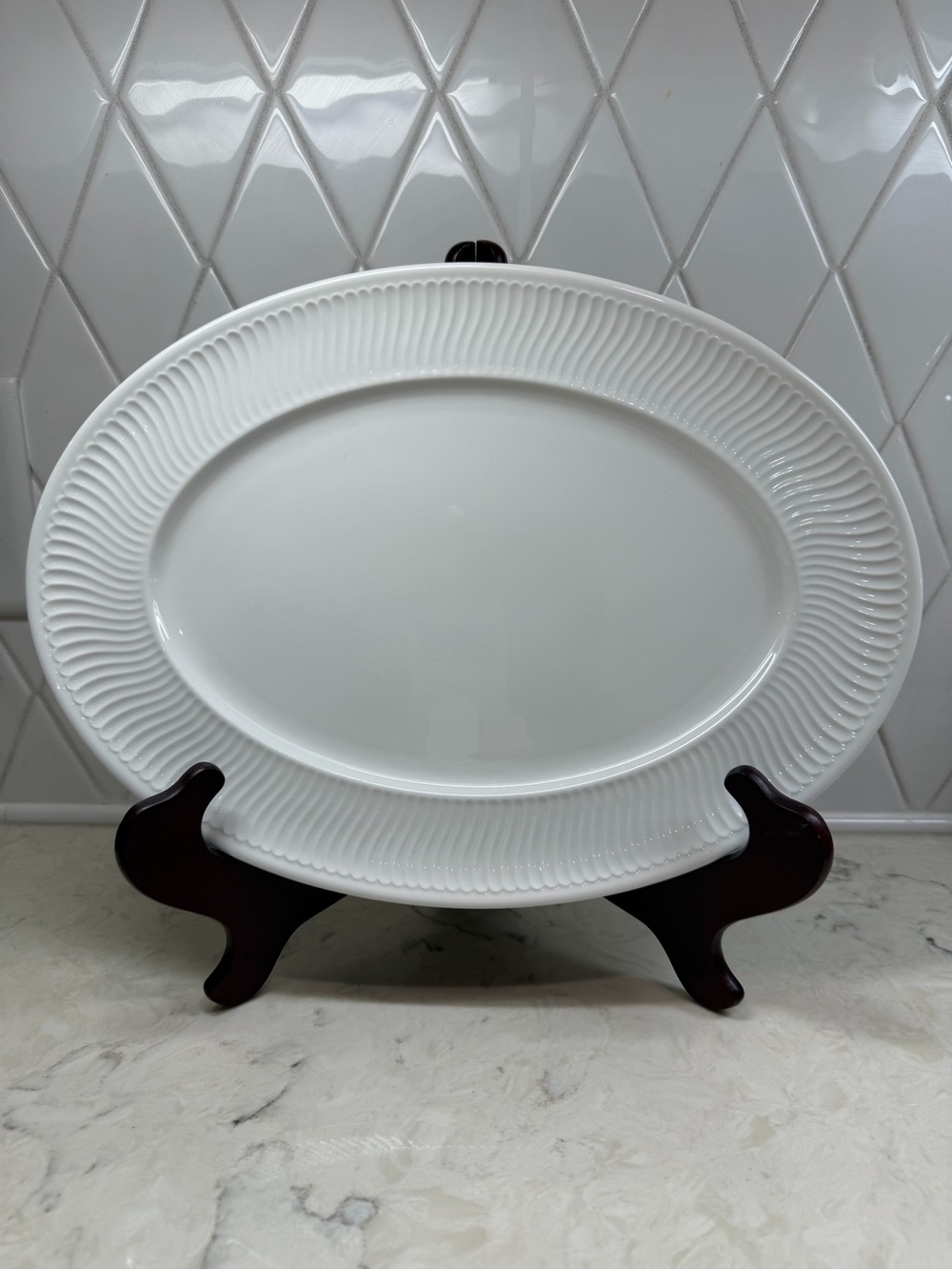Villeroy & Boch White Oval Serving Platter with Textured Rim